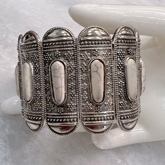 White Howlite Silvertone BOHO Stretch Bracelet - Picture 5 of 6